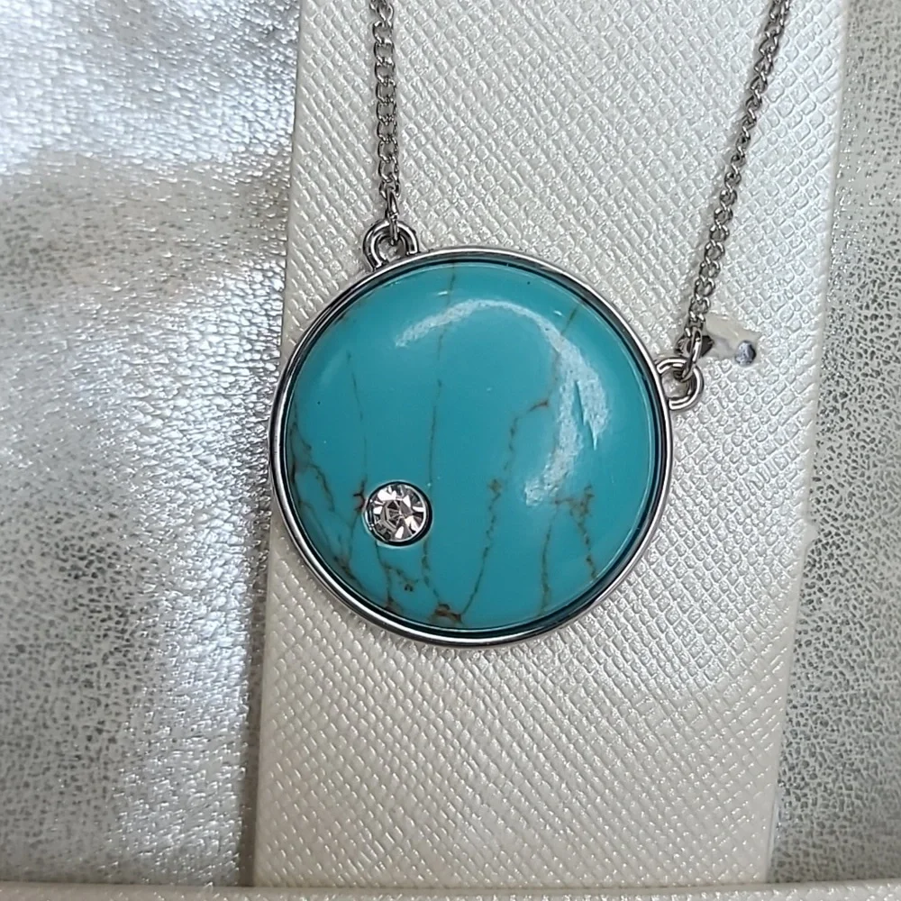 Vince Camuto Elegant Genuine Semi Precious Pendant Necklace and Travel Pouch NWT